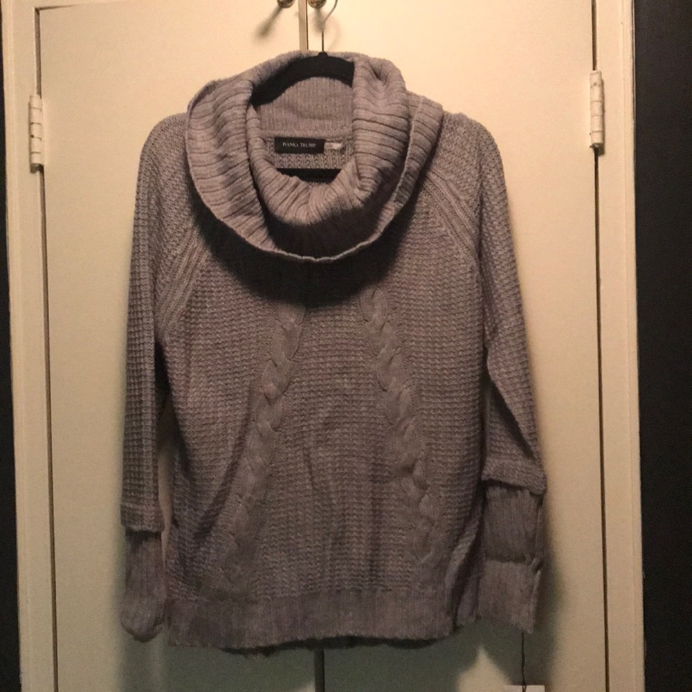 IVANKA TRUMP GREY SWEATER WITH RIBBED DETAIL NWT